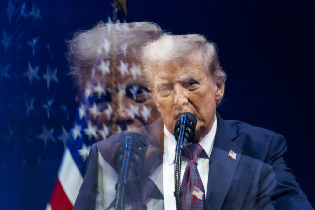Administratia Trump suspenda fondurile pentru programele HIV SIDA