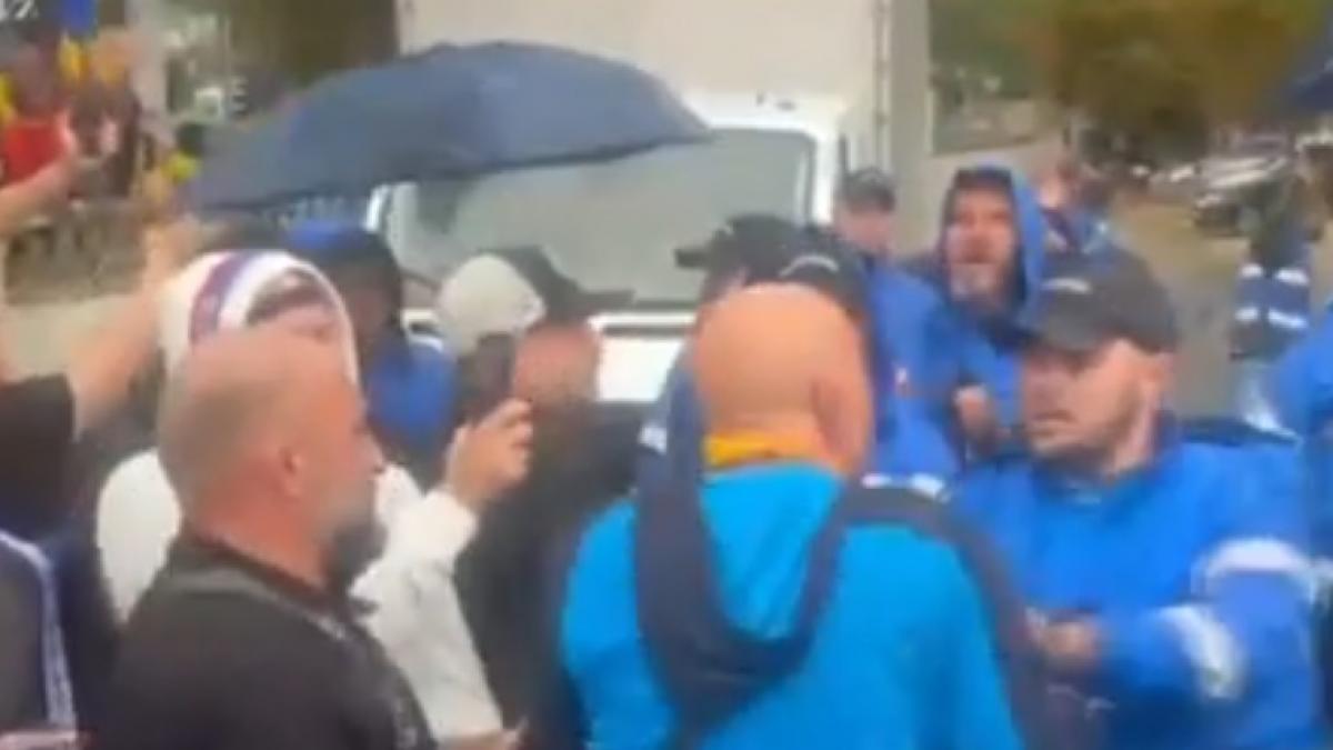 Fanii agresivi ai lui Calin Georgescu au provocat jandarmii