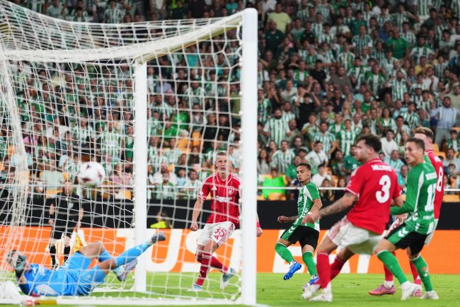 Fotbal Europa League Dinamo Zagreb Fenerbahce 3 1 OGC Nice AS Roma 1 2 Steaua Rosie Belgrad