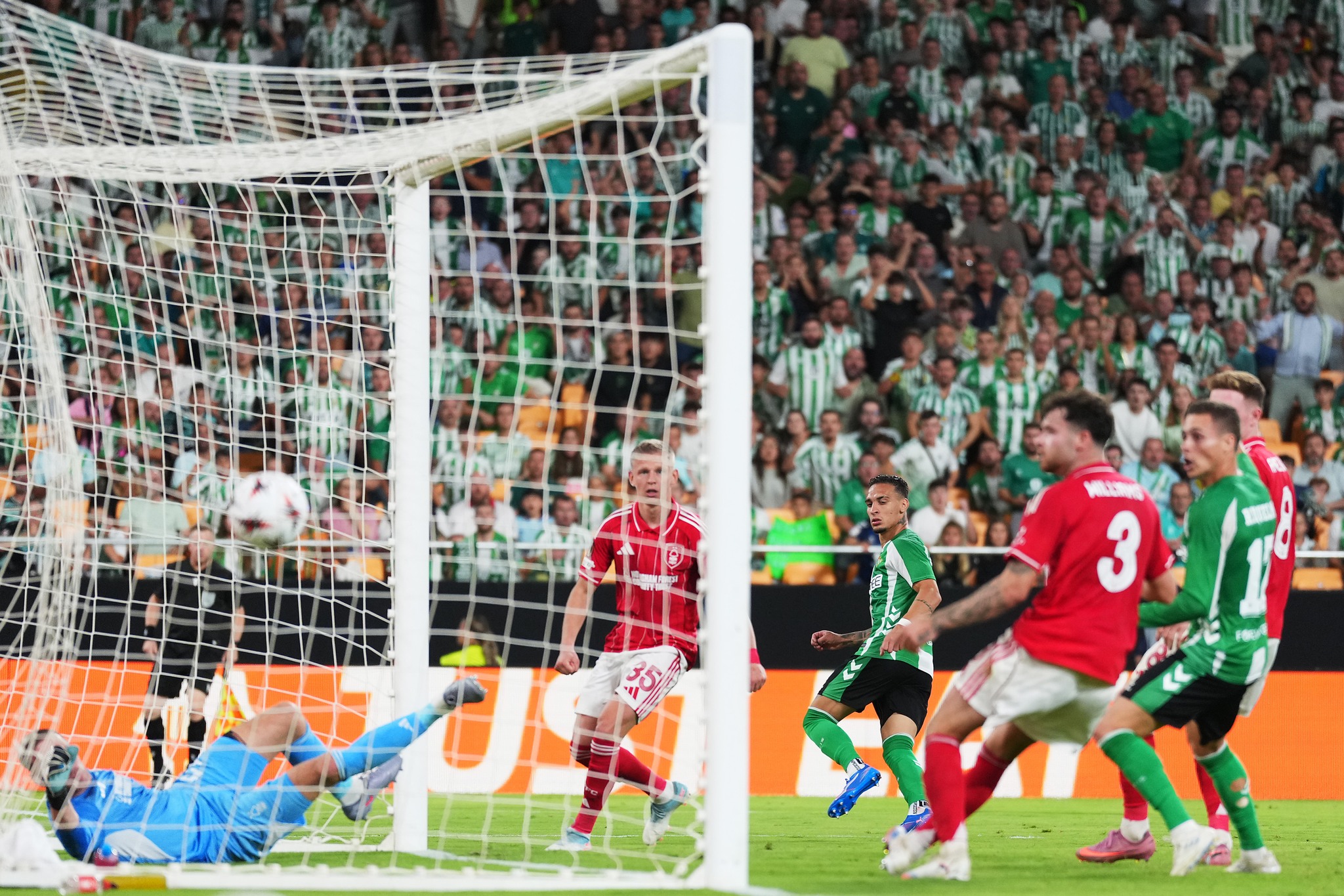 Fotbal Europa League Dinamo Zagreb Fenerbahce 3 1 OGC Nice AS Roma 1 2 Steaua Rosie Belgrad