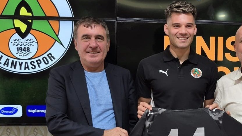 Ianis Hagi si a gasit echipa Gheorghe Hagi prezent la semnare