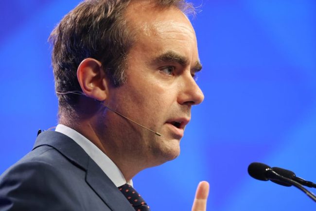 Macron este aproape de numirea lui Lecornu premier