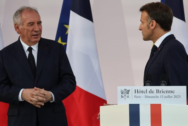 Macron pregateste schimbarea rapida a lui Bayrou