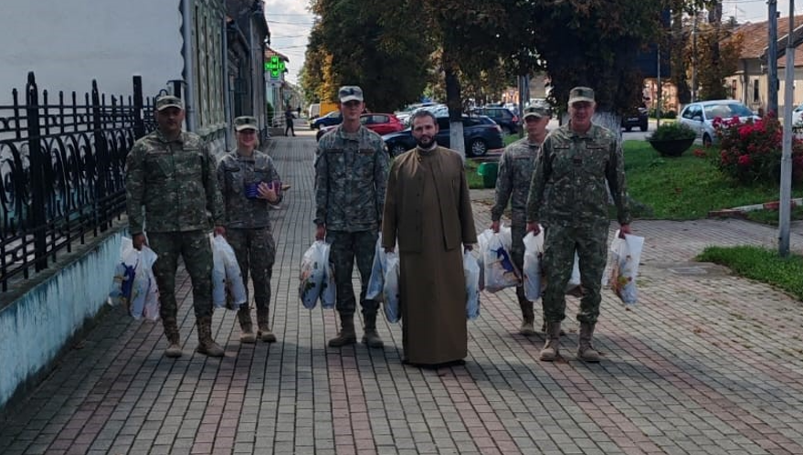 Militarii continua faptele bune Cadouri pentru copii