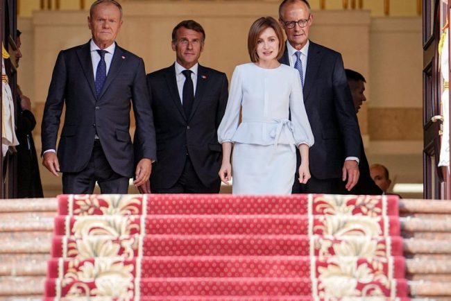 Moldova sub presiunea Rusiei PE ii cere lui Putin retragerea trupelor