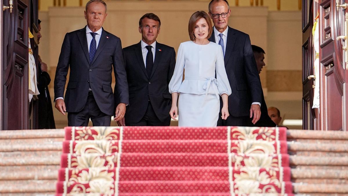 Moldova sub presiunea Rusiei PE ii cere lui Putin retragerea trupelor