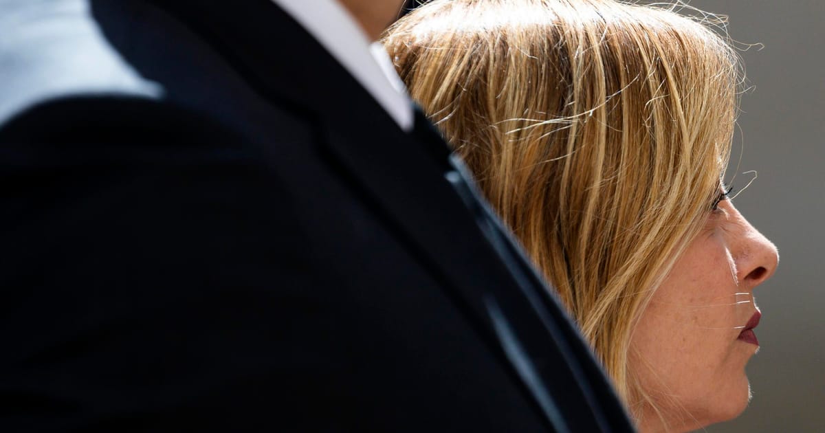 Politia italiana cerceteaza site uri porno cu femei politicieni