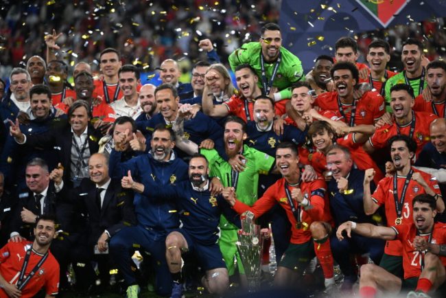 Portugalia invinge Armenia 5 0 Ronaldo ajunge la 140 goluri