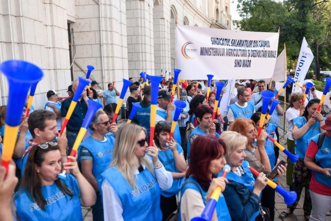 Protest la Ministerul Finantelor pentru negocieri urgente