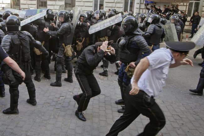 Rusia lui Putin pregateste proteste violente in Moldova