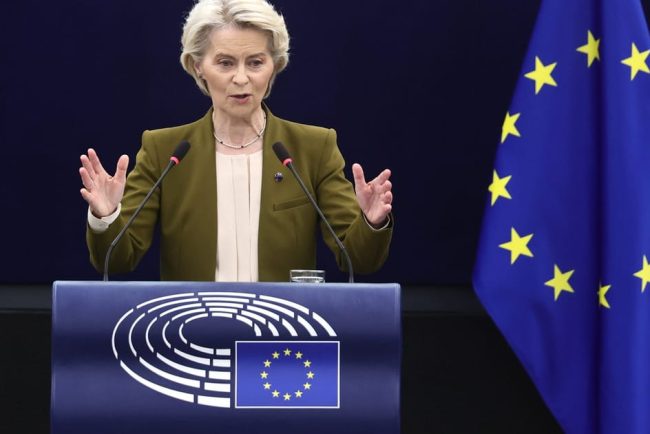 Sefii parlamentului o critica pe von der Leyen pentru acordul cu Trump