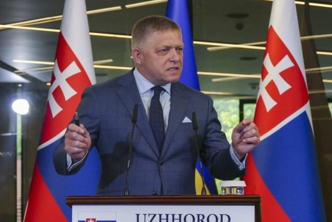 Socialistii europeni vor exclude pe Fico din partid