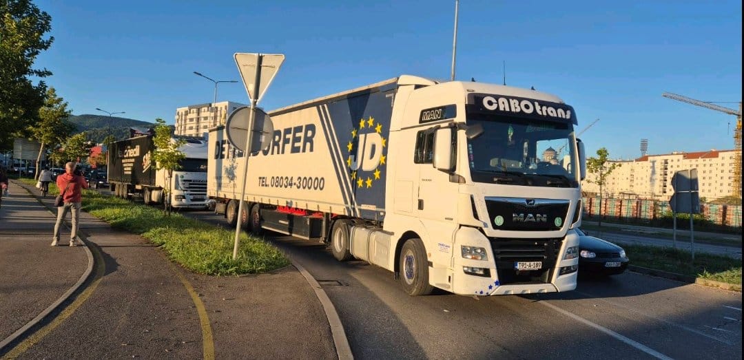 Soferii de camioane din Bosnia blocheaza transportul