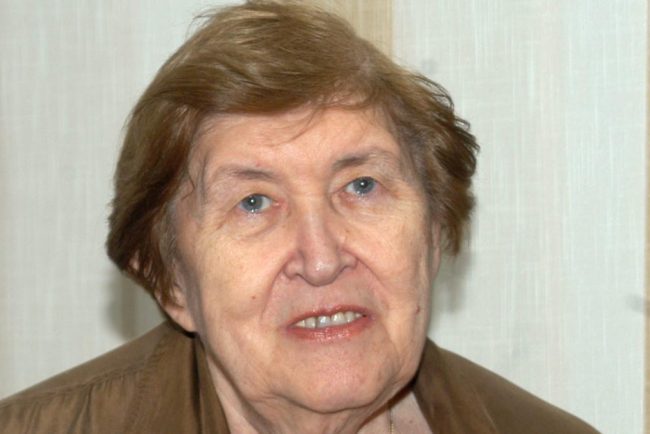 Steluta Coposu sora lui Corneliu decorata de Nicusor Dan