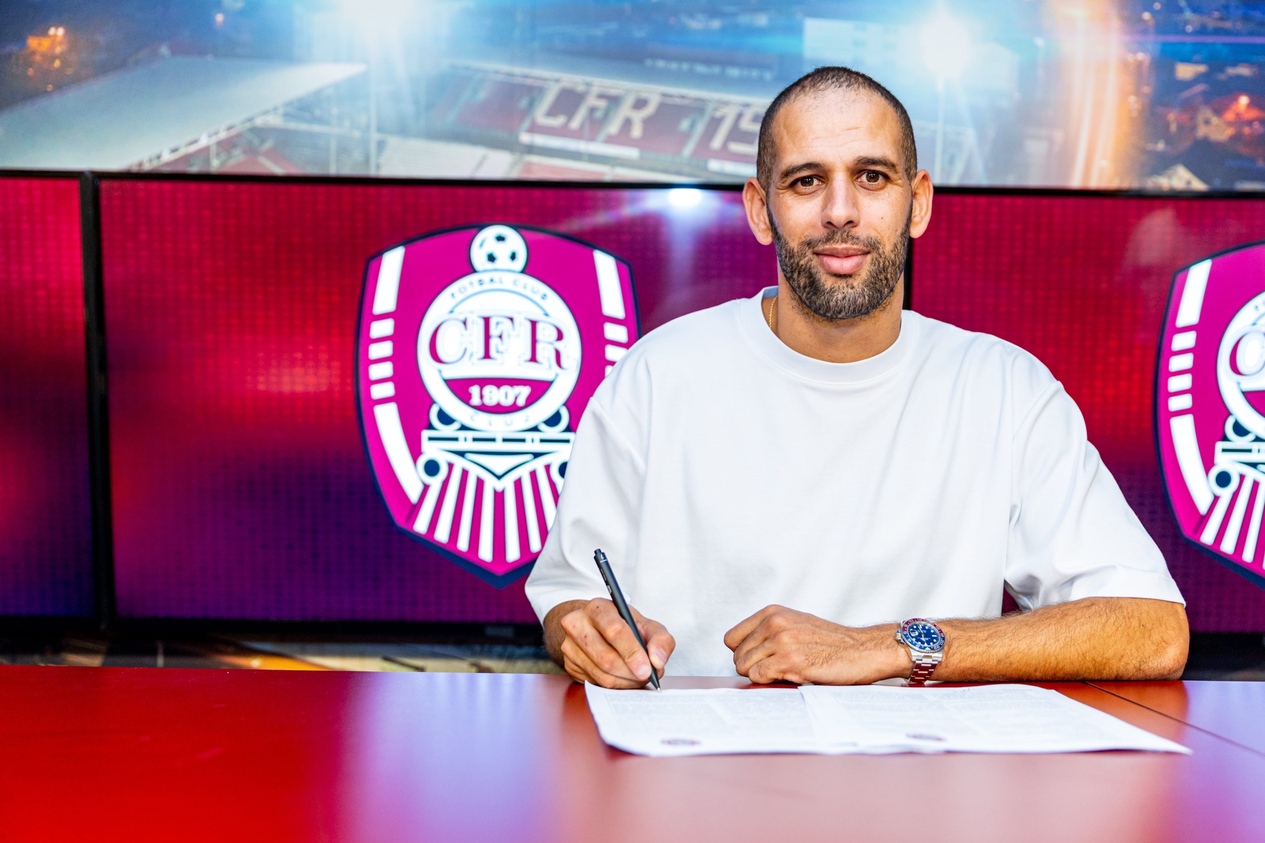 Transfer spectaculos la CFR Cluj Islam Slimani a semnat