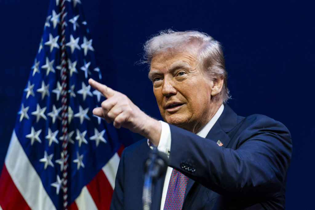 Trump cere NATO sa interzica petrolul rusesc