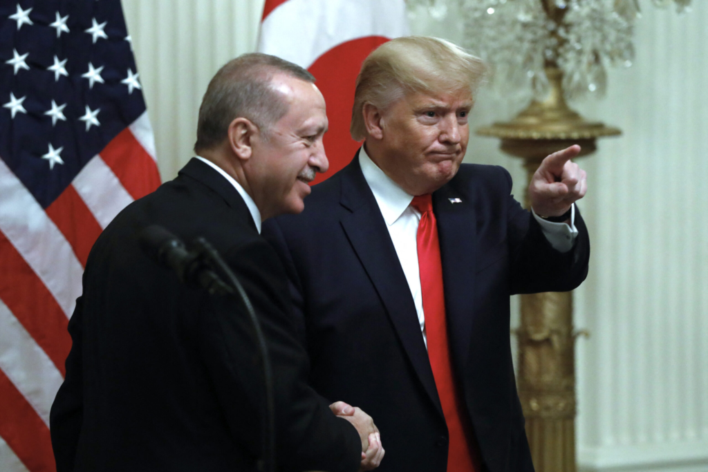 Trump se intalneste cu Erdogan si rezolva disputa avioanelor