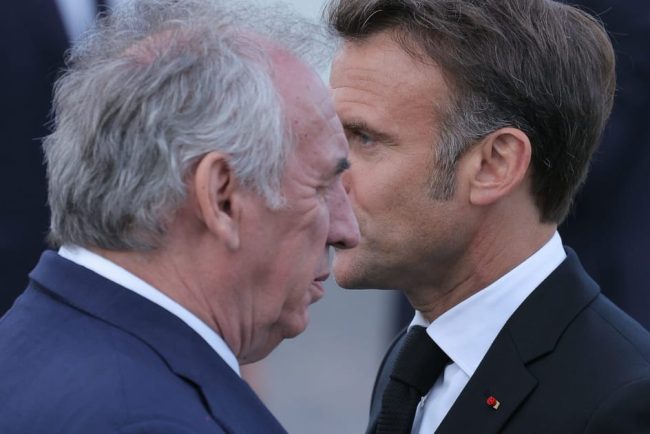 Trupele lui Macron sunt blocate in impasul Frantei