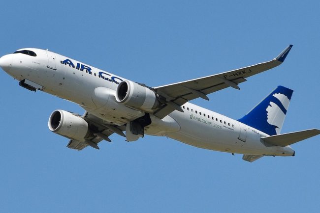 incident incredibil in franta avion zburat o ora