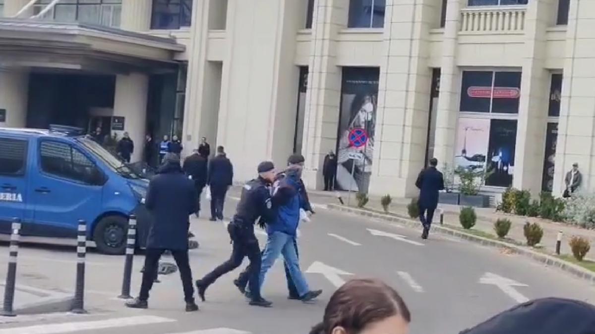 Agitatorii lui Calin Georgescu au creat scandal la Catedrala