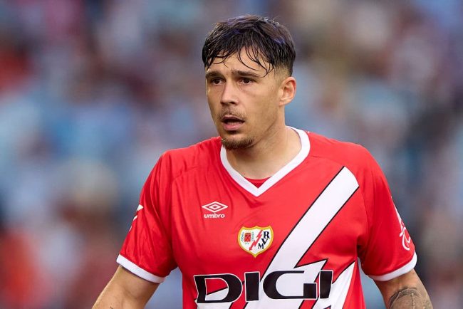 Andrei Ratiu ramane la Rayo Vallecano cu contract nou