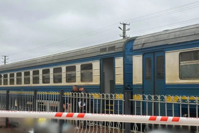 Barbatul a explodat o grenada pe peronul trenului