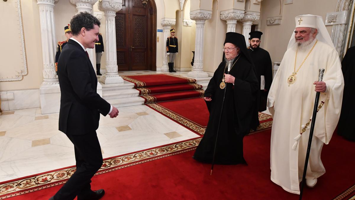 Nicusor Dan a decorat Patriarhul Daniel