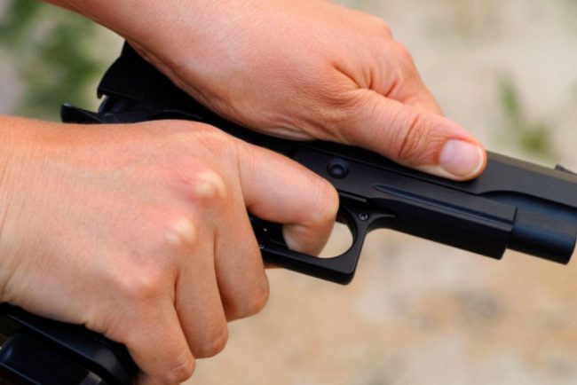 Patru persoane retinute dupa focuri de arme pe strada