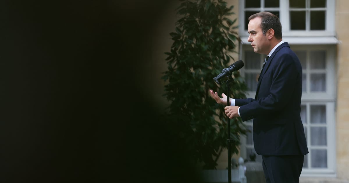 Premierul francez si guvernul au demisionat