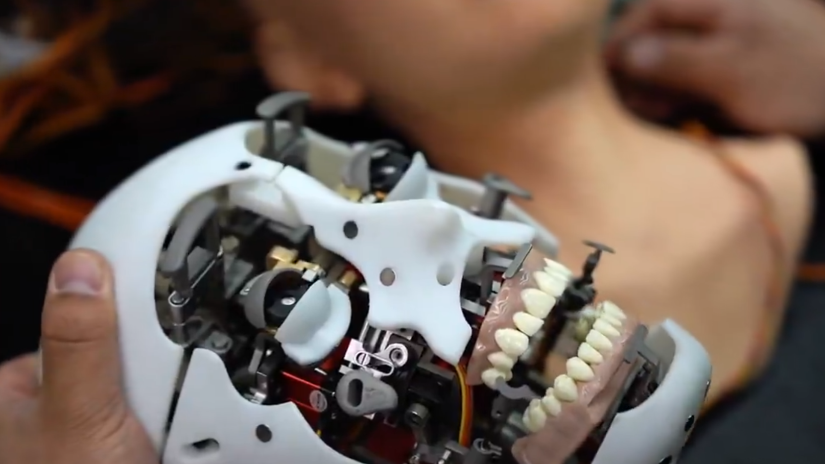Robotii umaniozi pariul major in intelligencea artificiala