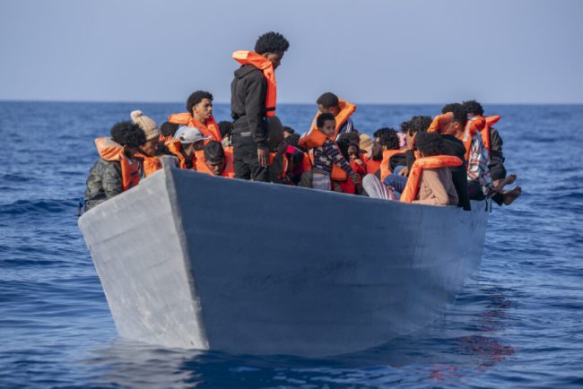 sapte migranti au decedat cand barca s a rasturnat