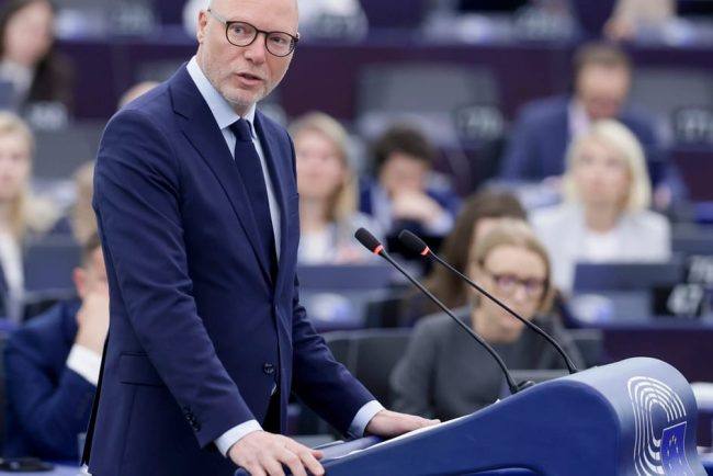 Extrema dreapta sprijina plecarea partidului von der Leyen