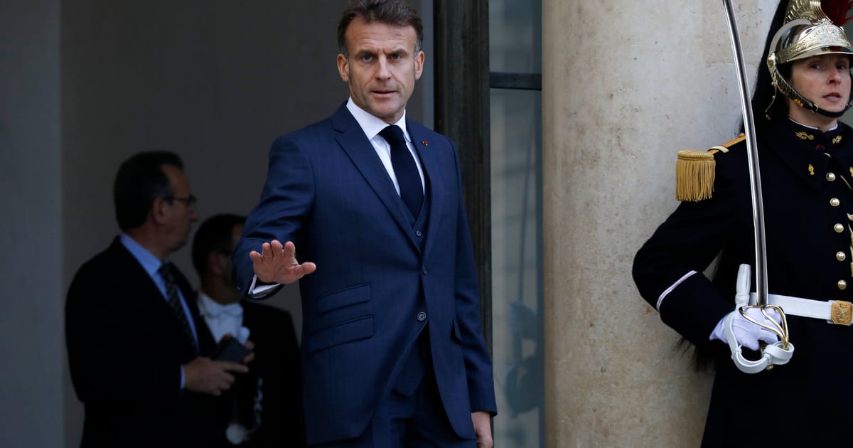 Macron nemultumit de concesiile bugetare dar compromisul este necesar