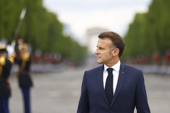 Macron pregateste prezentarea planului de serviciu militar voluntar