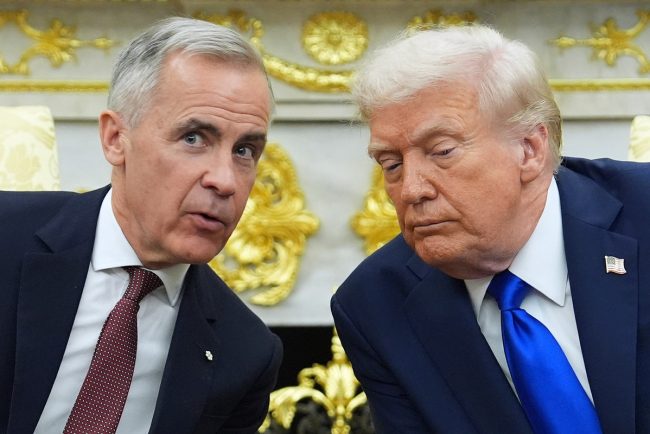 O luna mai trziu Trump nu a aplicat tarifele Canadei