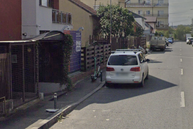 Pericol zilnic pentru soferii din Cluj Iesirea din parcare cosmar din parcarile ilegale