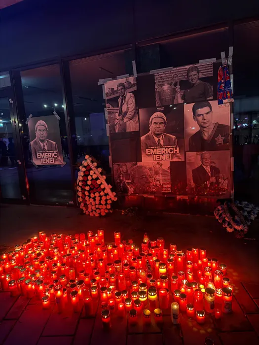 Suporterii ro albatri i au dedicat un altar lui Emeric Ienei
