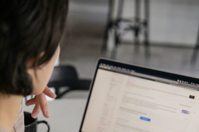 The Guardian Sute de site uri englezesti pro Kremlin