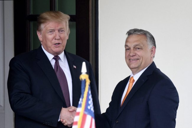 Trump si Orban discuta retragerea trupelor din Romania