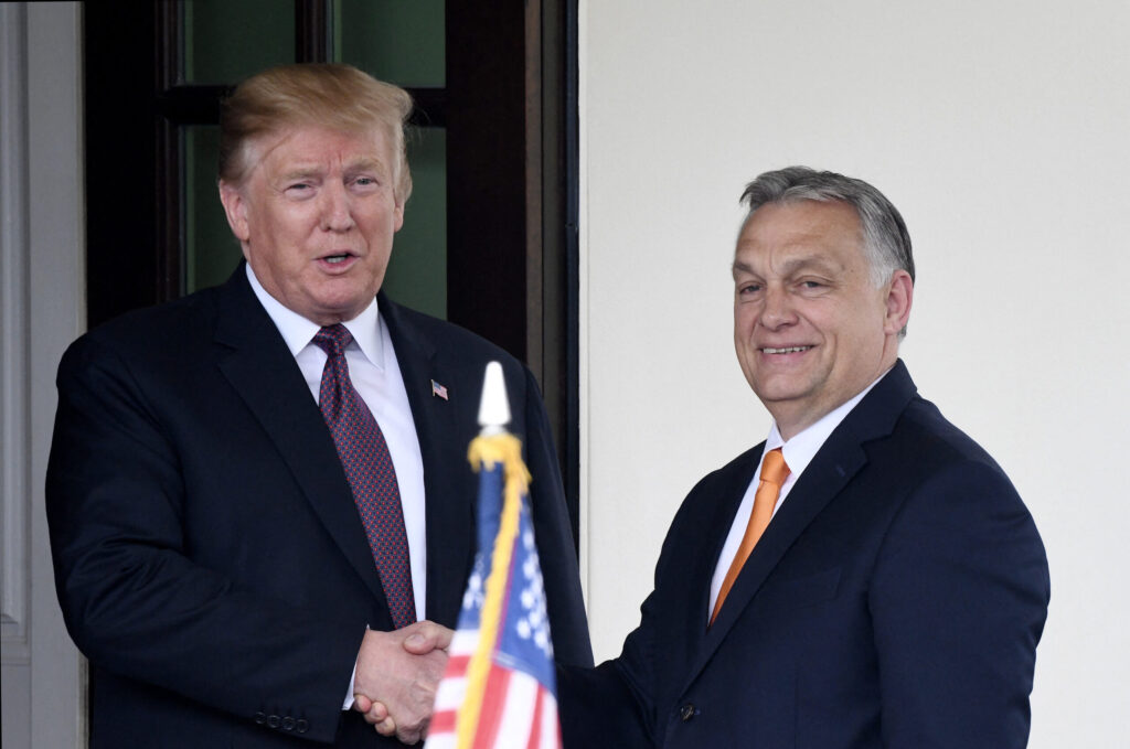 Trump si Orban discuta retragerea trupelor din Romania