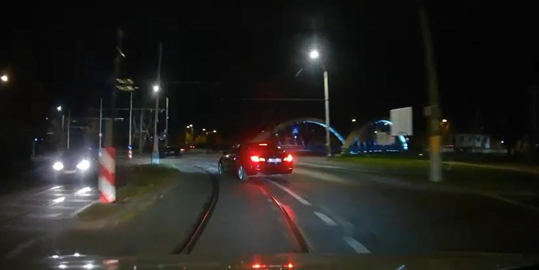 VIDEO Soferita blonda cu BMW isi face propriile reguli in Cluj
