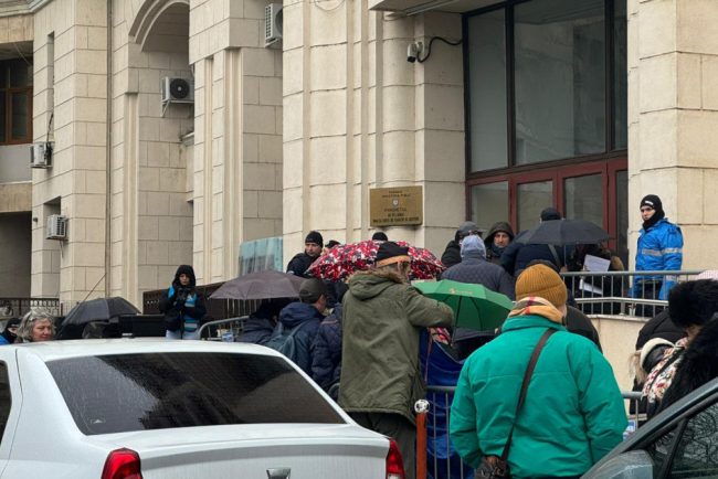 Cine se afla in spatele miscarii Valul Democraiei care a incercat sa inunde Parchetul General cu plangeri penale pentru anularea alegerilor