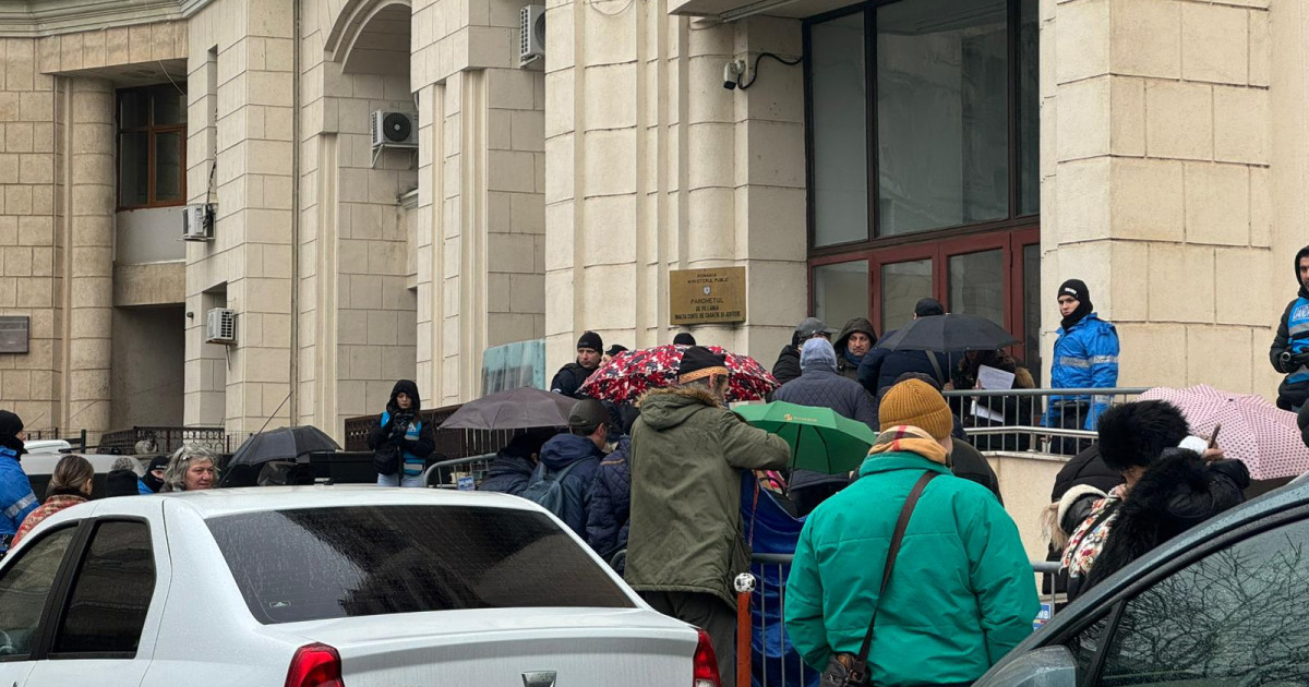 Cine se afla in spatele miscarii Valul Democraiei care a incercat sa inunde Parchetul General cu plangeri penale pentru anularea alegerilor