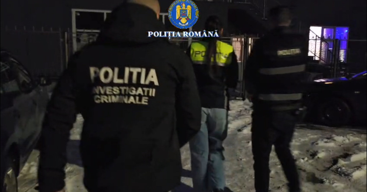 Falsi pensionari militari utilizati pentru obtinerea de credite uriae Zece persoane au fost retinute in Constanta