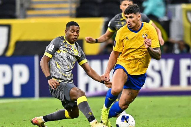 Florinel Coman s a accidentat dupa 30 de minute Echipa sa Al Gharafa a invins echipa lui Cosmin Contra in derby ul etapei din Qatar