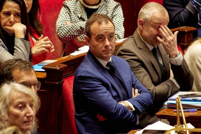 Guvernul francez depaseste voturile de neincredere referitoare la buget