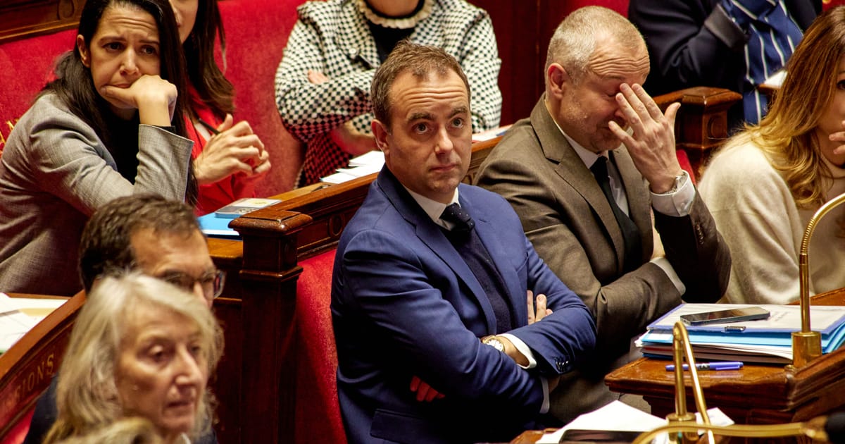 Guvernul francez depaseste voturile de neincredere referitoare la buget