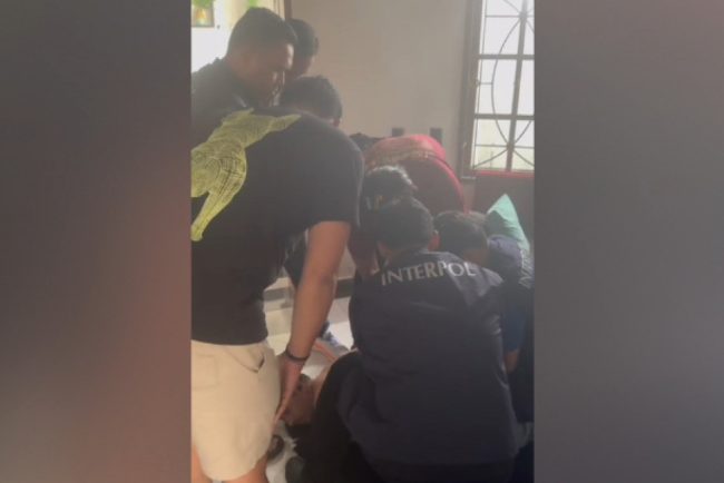 Imagini cu momentul capturarii asasinului lui Adrian Kreiner in Indonezia Acesta figura pe lista celor mai cautati infractori