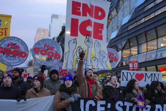 Proteste la un centru de detinie din Texas unde sunt reinui un biat de 5 ani i tatl su arestai de agenii de imigraie n Minnesota