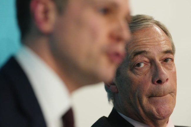momente in care Nigel Farage si Robert Jenrick sau certat